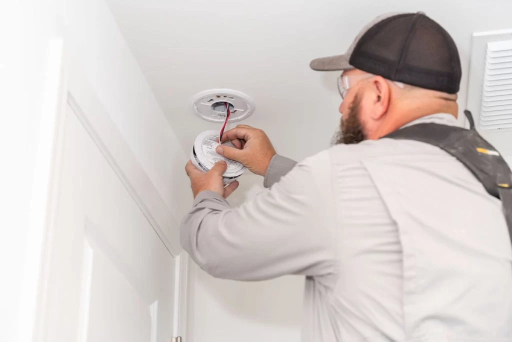 Smoke detector replacement - Done Rite Electrician replacing a smoke detector in a Tucson home.