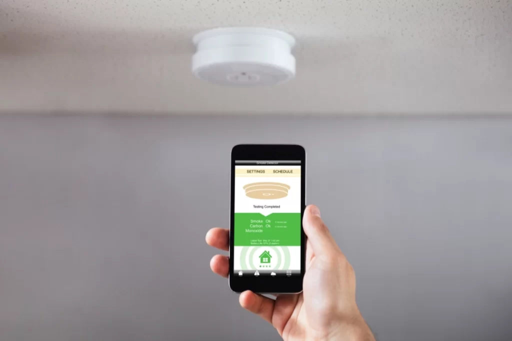 Image of smoke detector and mobile device connected