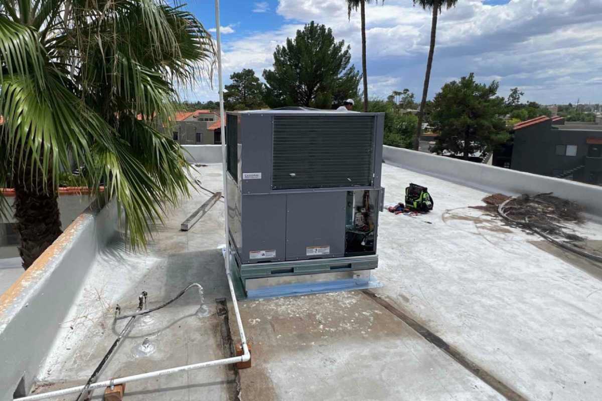 24/7 emergency air conditioner repair service by Done Rite Services in Tucson, ensuring comfort around the clock.