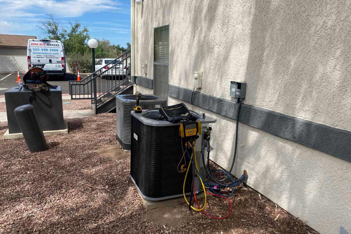 Outdoor AC compressor unit, providing essential knowledge about HVAC systems for Sahuarita homeowners.